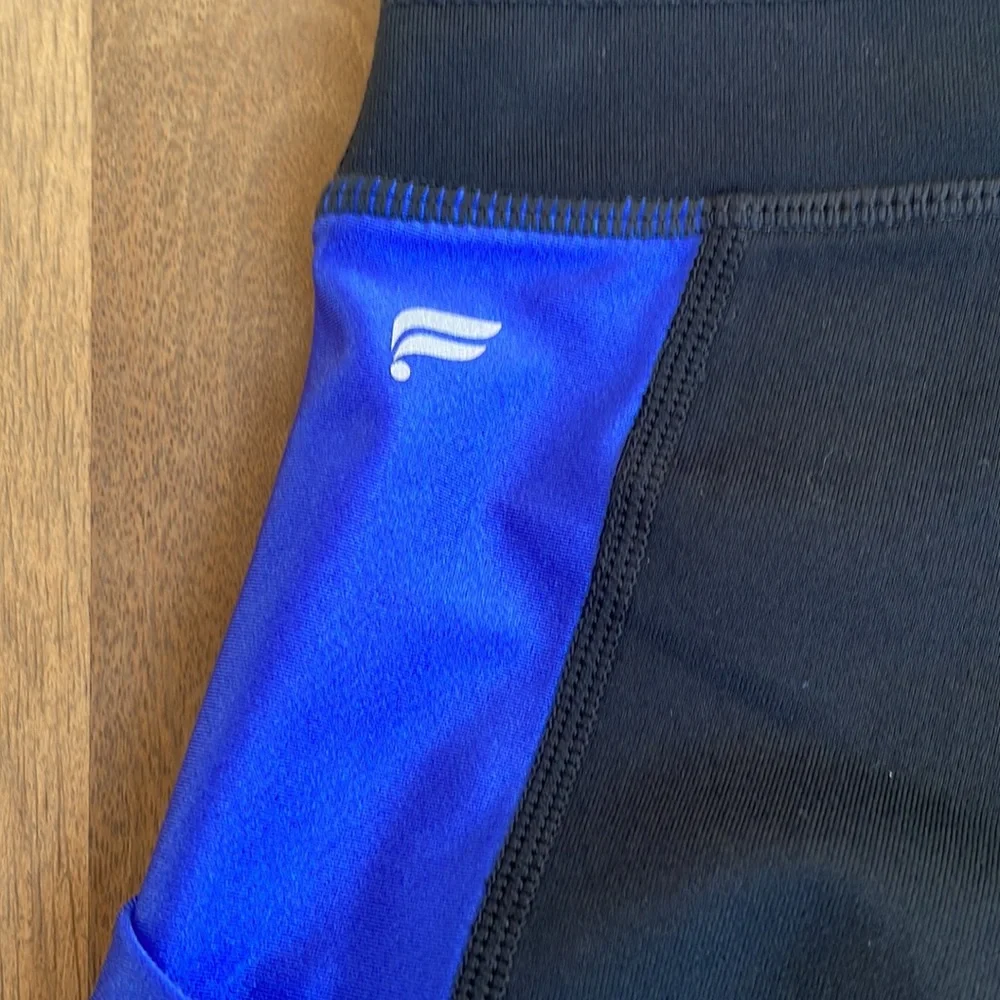 Fabletics Powerhold Black w Blue Stripe 7/8 Legging - Picture 7 of 9